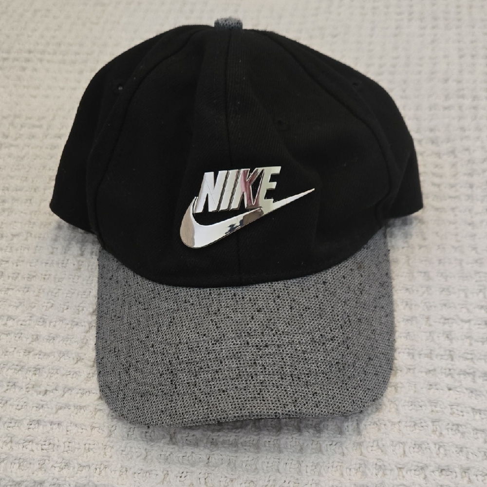 Nike Black and Gray Two-Tone Hat